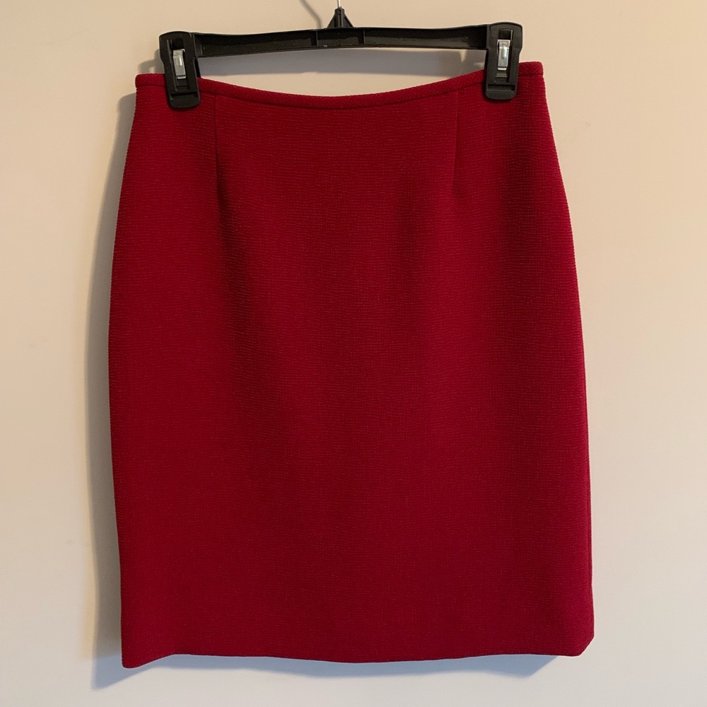 Red pencil skirt Tahari
